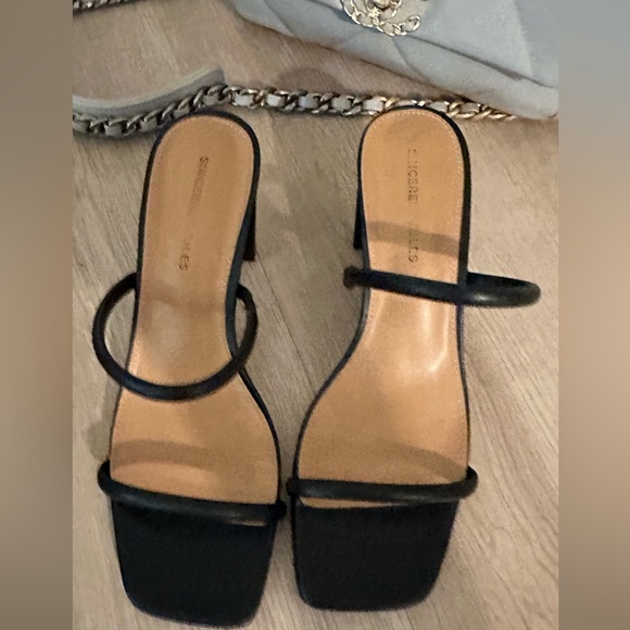 Sincerely Jules - Black Strappy Block 3 Inch Heel Sandals ✨🖤 - Picture 10 of 14